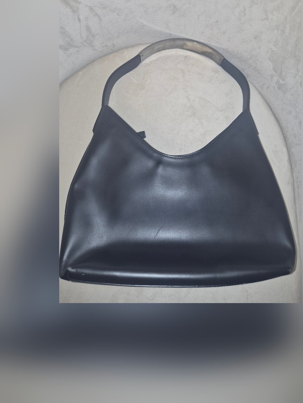 VINTAGE - Gucci Black Leather Shoulder Hobo Bag with Silver Metal Accent - Picture 8 of 16